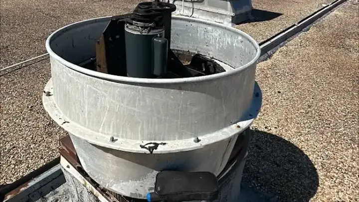 Rooftop exhaust fan motor assembly