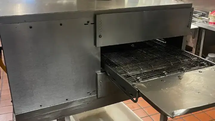 Commercial conveyor oven